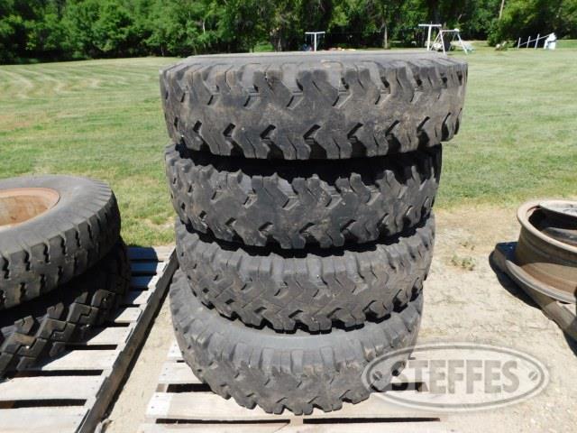 (4) 9.00-20 tires on split rims